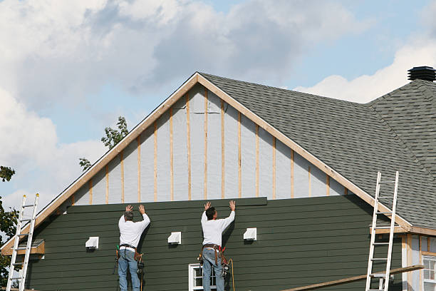 Professional Siding Contractor technician working in Chesapeake, WV